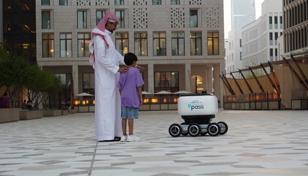 Pass, a local startup, is testing delivery robots in Msheireb. Founded in 2021, Pass helps Qatari residents and locals solve peer-to-peer delivery needs via its ,innovative, smartphone application available on both the Apple and Android platforms.