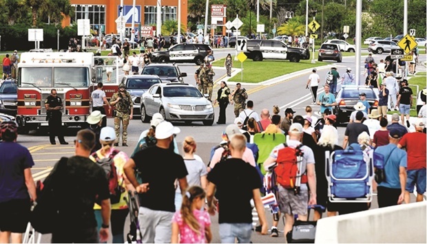 People leave after the Artemis I rocket was postponed at the Kennedy Space Center yesterday in Cape Canaveral as seen from the A. Max Brewer Bridge in Titusville, Florida. (AFP)
