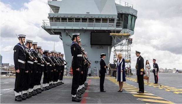 The warship /HMS Prince of Wales/ has broken down shortly after its departure from Portsmouth in the first step of its landmark mission to the US.