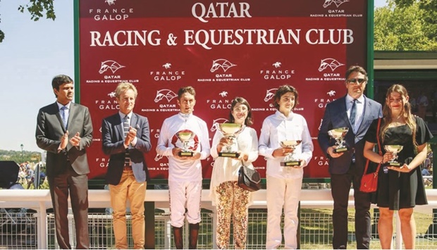 Hussain Ali al-Fadalah, Minister Plenipotentiary of the embassy of Qatar in France, crowned the winners of Al Rayyan Cup.