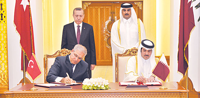 HH the Emir Sheikh Tamim bin Hamad al-Thani and Turkish Prime Minister Recep Tayyip Erdogan witness the signing of a memorandum of understanding betwe