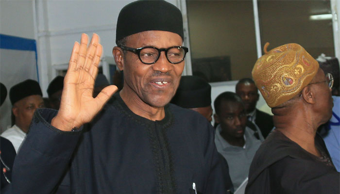 Nigerian president-elect Muhammadu Buhari (L) waves in Abuja