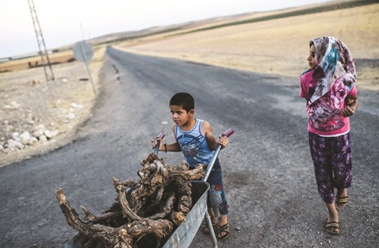 Children at the Turkish-Syrian border town of Karkamis.