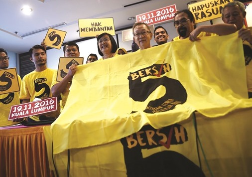 Maria Chin Abdullah (centre), chairperson of the coalition of Malaysian NGOs and activist groups known as Bersih (u2018cleanu2019 in the Malay language), with other activists following a press conference in Kuala Lumpur. Malaysiau2019s leading political protest group has announced plans for a seven-week roadshow capped by a November 19 rally in the capital to demand Najibu2019s resignation.