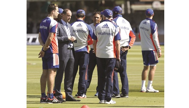 Andrew Strauss was unhappy that Eoin Morgan and Alex Hales were not prepared to accept Dickasonu2019s assurances but respected how they had reached their respective decisions.