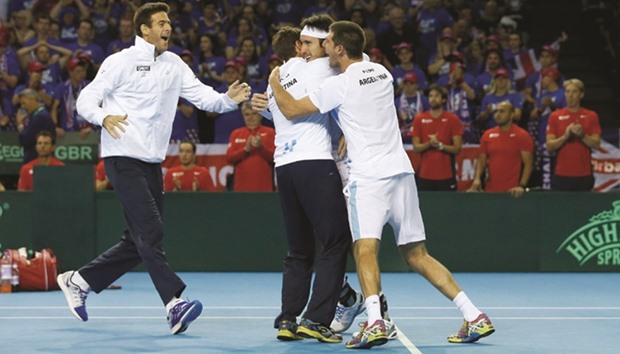 Argentina celebrate after Leonardo Mayer beat Great Britainu2019s Dan Evans to book his teamu2019s spot in the Davis Cup final in Glasgow, Scotland, yesterday. (Reuters)