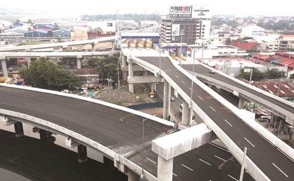 Vehicles headed to the airport and vice-versa can now use the newly-completed section of the elevated expressway that connects Macapagal Avenue and Pagcor Entertainment City to NAIA terminals 1 and 2.