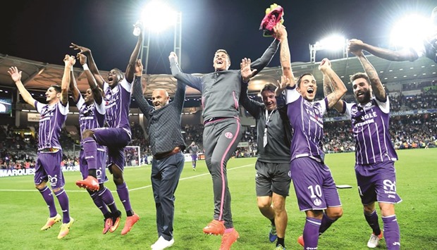 Toulouse coach Pascal Dupraz celebrates the win with his players. (Reuters)