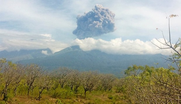 Indonesia's Mount Barujari erupts