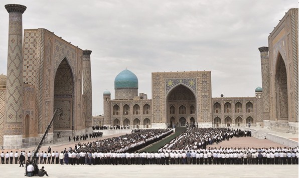 People at the mourning ceremony in Samarkandu2019s Registan Square.