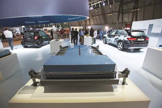 A plug-in hybrid automobile battery pack, manufactured by Deutsche Accumotive, a unit of Daimler, sits on display during Daimleru2019s TecDay Road to the Future event in Stuttgart, Germany, on June 9. The maker of Mercedes-Benz cars remains on track to unveil a new electric car at the Paris motor show next month.