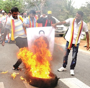 Protesters burn an effigy of Tamil Nadu Chief Minister J Jayalalithaa in Bengaluru yesterday. Protests erupted across the state after the Supreme Court ordered Karnataka to release Cauvery water to Tamil Nadu.