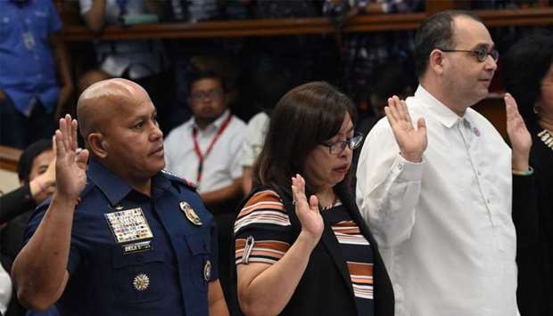Philippine National Police (PNP) Director General Roland dela Rosa (L) and Commission on Human Rights Commissioner Chito Gascon (R) taking their oaths