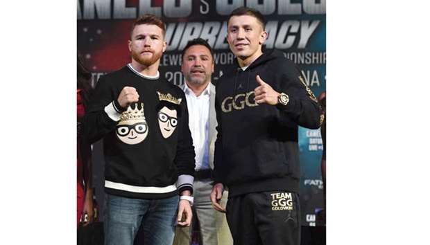 Golden Boy Promotions Chairman and CEO Oscar De La Hoya (C) looks on as Canelo Alvarez (L) and WBC, WBA and IBF middleweight champion Gennady Golovkin pose during a news conference at MGM Grand Hotel & Casino in Las Vegas, Nevada. (Getty Images/AFP)
