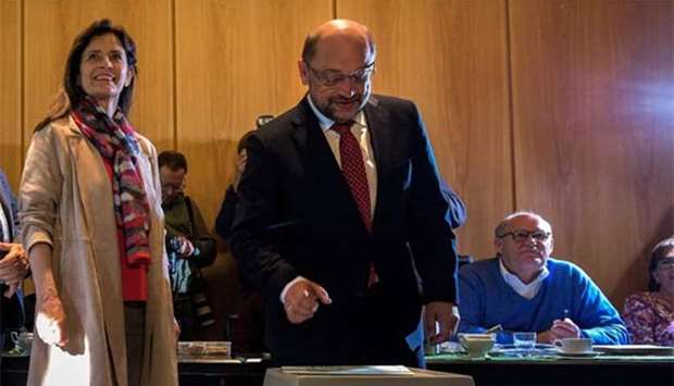 Martin Schulz, leader of Germany\'s SPD party, and his wife Inge Schulz cast their ballots at a polling station in Wuerselen near Aachen, western Germany, during general elections on Sunday.