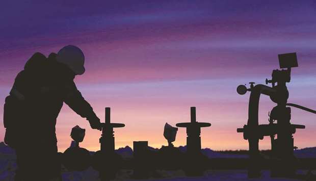 A worker checks the valve of a pipe at an oilfield owned by Russian state-owned producer Bashneft near the village of Nikolo-Berezovka, northwest of Ufa, Bashkortostan, Russia (file). Russiau2019s budget revenue from oil and gas taxes, which earlier this year recovered to 2015 levels, fell again by July on crude price fluctuations and a stronger rouble.