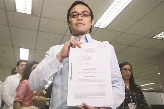 Justine Mendoza, a lawyer for Chief Justice Maria Lourdes Sereno, shows the verified answer submitted by Serenou2019s camp to the House Committee on Justice yesterday.