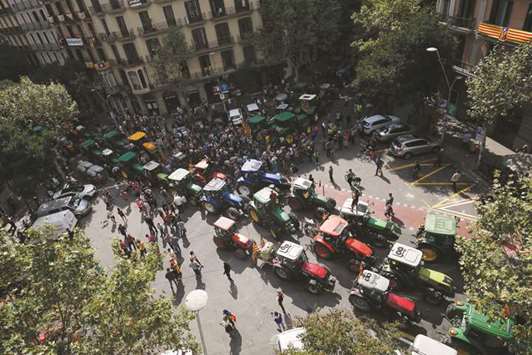 Farmers demonstrate with their tractors during a pro-referendum protest in Barcelona called yesterday by the Union u2018Unio de Pagesosu2019.
