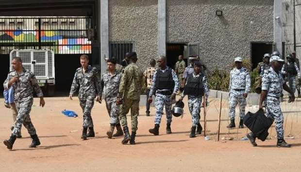 Police in front of  the Ivory Coast prison