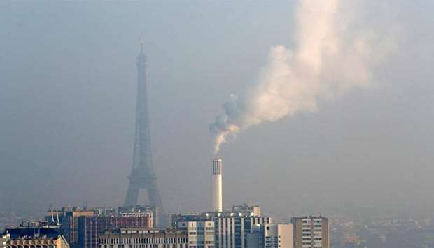 Air pollution levels rise in Paris, France