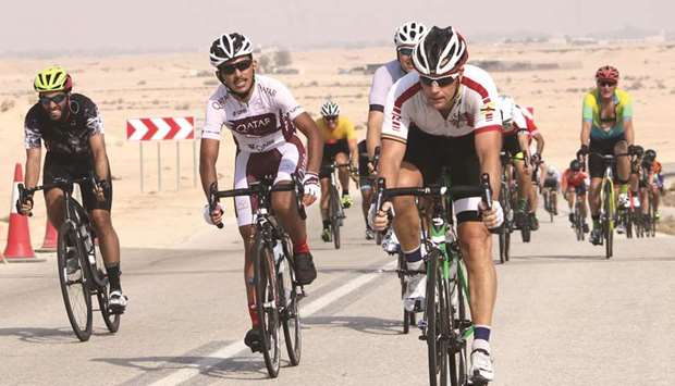 Al Thakira race attracted the participation of 162 male and female cyclists divided into three categories.