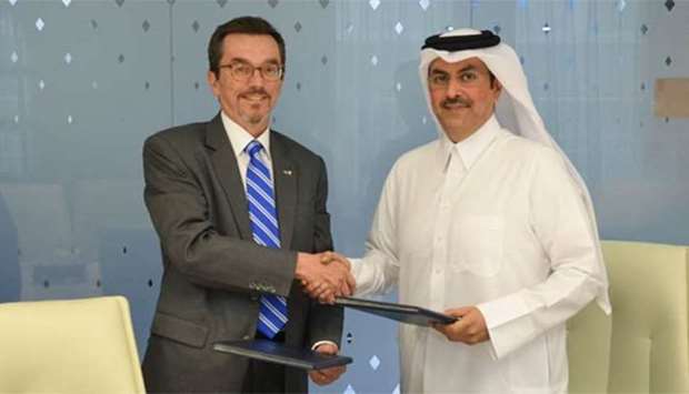CAA chairman Abdullah bin Nasser Turki al-Subaey shaking hands with William Grant.