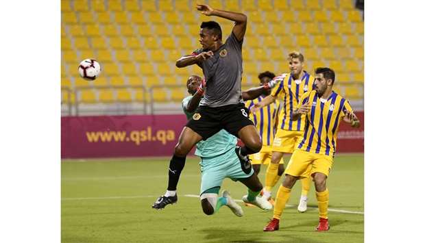 Qatar SC star Sameul Etou2019o scores against Al Gharafa in the QSL Cup first round match at the Qatar SC stadium yesterday.