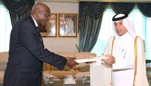 Al-Muraikhi receives credentials of envoys