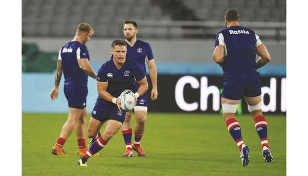 Russiau2019s centre Dmitry Gerasimov (second left) takes part in a captainu2019s run training session at the Tokyo stadium yesterday. (AFP)