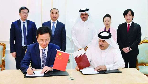 Sheikh Khalifa and Ruiping witness the signing ceremony between Taleb Group chairman Mohamed Taleb al-Khauri and an official from Chengdu Hi-tech Zone on the sidelines of a meeting held in Doha