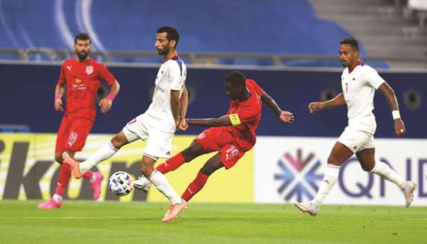 Al Duhailu2019s Almoez Ali (centre) in action during the match against Sharjah yesterday. PICTURE: Noushad Thekkayil