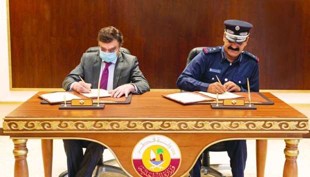 Maj-Gen Abdullah Mohamed al-Suwaidi and Dr Javaid Sheikh. sign the agreement