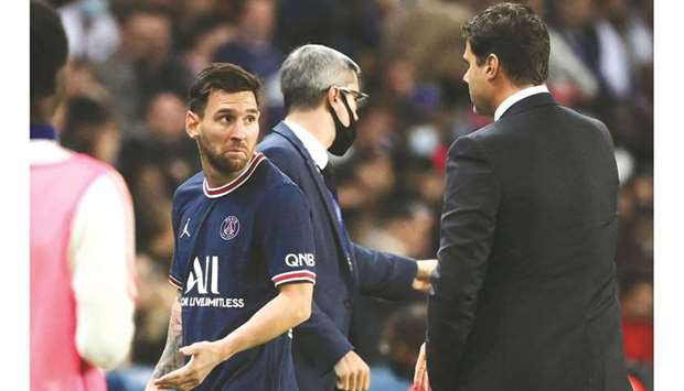 Paris Saint-Germainu2019s Lionel Messi talks to head coach Mauricio Pochettino (right) after being substituted during the French Ligue 1 match against Lyon at the Parc des Princes Stadium in Paris on Sunday night. (AFP)