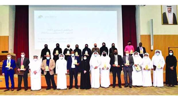 The winners of various awards with QU officials.