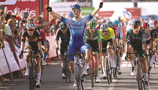 Team Bikeexchangeu2019s Australian rider Kaden Groves (centre) celebrates as he wins the 11th stage of the 2022 La Vuelta cycling tour of Spain, a 191.2km race from Alhama de Murcia to Cabo de Gata, yesterday. (AFP)