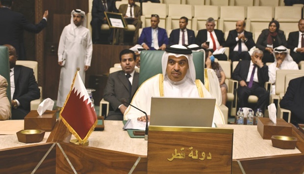 Qatar was represented in the session by HE the Minister of Finance Ali bin Ahmed al-Kuwari along with a number of Arab ministers of economy, planning and finance.