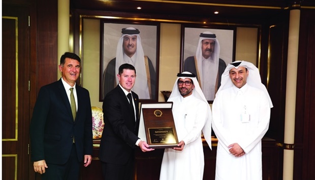 Shell senior executives visited Qatar to present Qatargas with a special recognition award for its exceptional safety, environment and asset management performance on Qatargas 4 (QG4), one of its world-class LNG facilities in Ras Laffan.