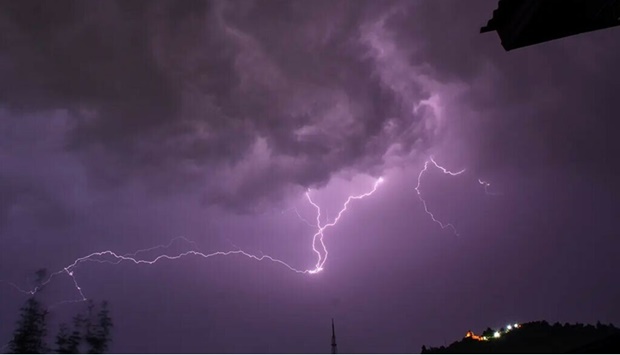 The Indian media outlets quoted an official source in the government, saying that eight people were killed in Purnia and Arare districts, while three others were killed in Sobol, due to thunderstorms and lightning strikes that hit Bihar.