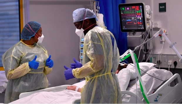 Nurses react as they treat a Covid-19 patient in the ICU (Intensive Care Unit) at Milton Keynes University Hospital, amid the spread of the coronavirus disease (Covid-19) pandemic, Milton Keynes, Britain, January 20, 2021. REUTERS/File Photo
