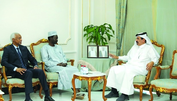 Qatar Chamber first vice-chairman Mohamed bin Towar al-Kuwari receiving Minni Arko Minawi, the Ruler of Darfur region in Sudan, during a meeting held recently in Doha.