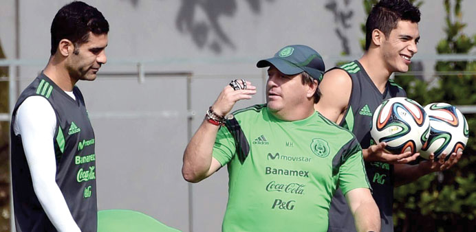 Mexico coach Miguel Herrera (right) speaks with captain Rafael Marquez. (AFP)