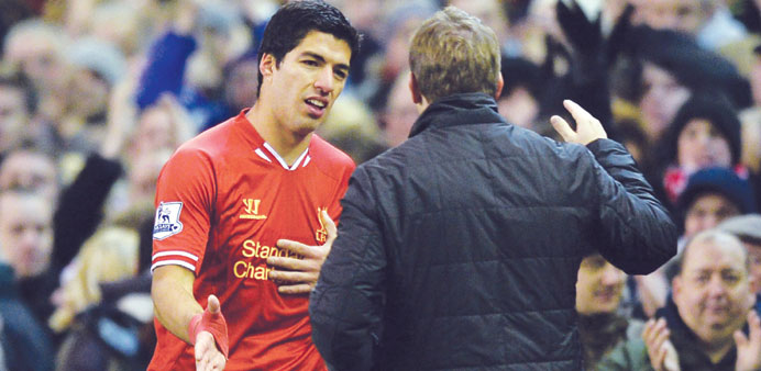 Liverpoolu2019s Luis Suarez (left) is substituted by manager Brendan Rodgers (right) during the EPL match against Norwich in Liverpool on Wednesday. (AFP)