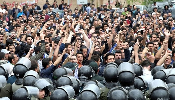 Protesters rally in front of the Saudi Embassy in Tehran. Picture courtesy: The Daily Star