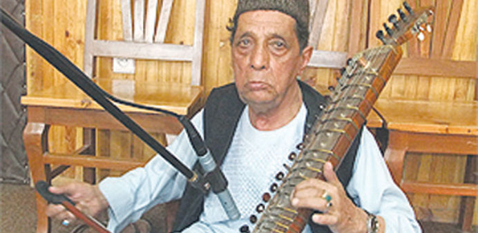 Ustad Amruddin plays the dilruba.