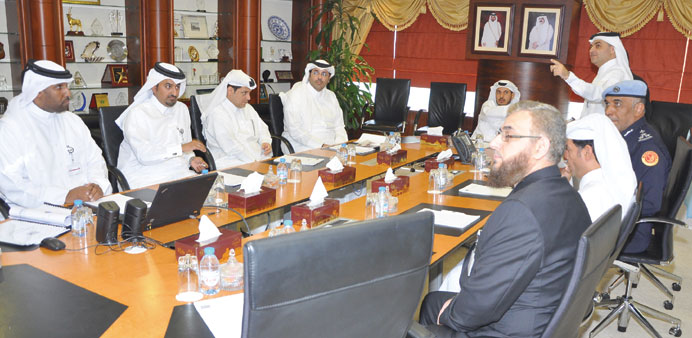 Ashghal president Nasser bin Ali al-Mawlawi speaking at meeting held during the Prime Ministeru2019s visit.