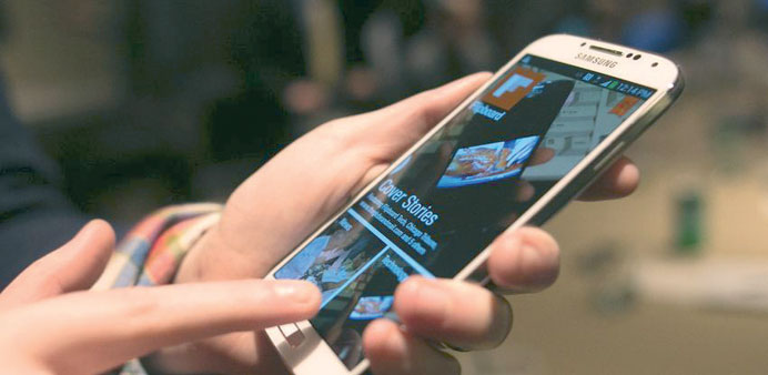 Samsung has said sales of its latest offering, the Galaxy S4 phone, would be shy of expectations