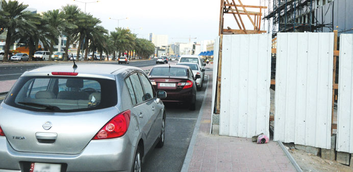 Pedestrians are left with little space as a contractor has put up a fence on the footpath along a service road near Gulf Cinema. PICTURE: Jayan Orma