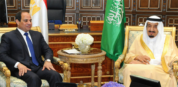 Saudi King Salman bin Abdul Aziz (R) meeting with Egyptian President Abdel Fattah al-Sisi