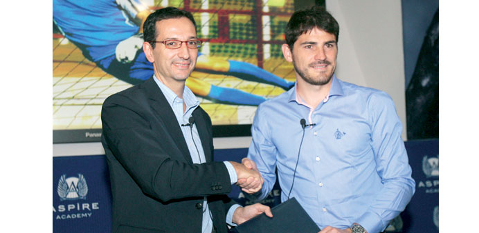Iker Casillas and Ivan Bravo shake hands after signing the agreement.