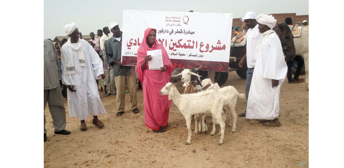  Locals in the state of South Darfur receiving Qatar Charity aid.